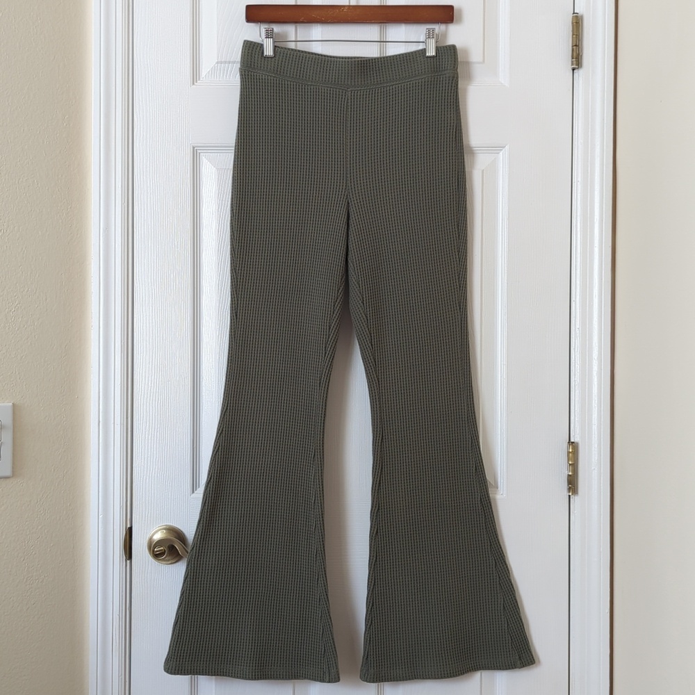 Aerie Classic Waffle Knit High Waisted Flared Leg Soft Pants Sage Green Medium
